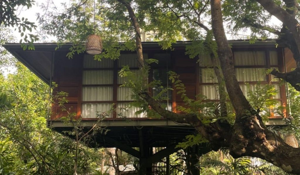 Outdoor Room Design at Grün Uluwatu Wooden studio at Grün Uluwatu set in a natural hilltop setting