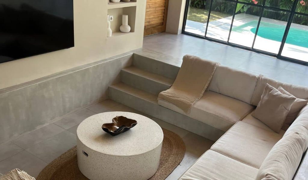 Living Room at The Dreamland – Balinese Modern Style Balinese modern living room with wood elements and decor at The Dreamland